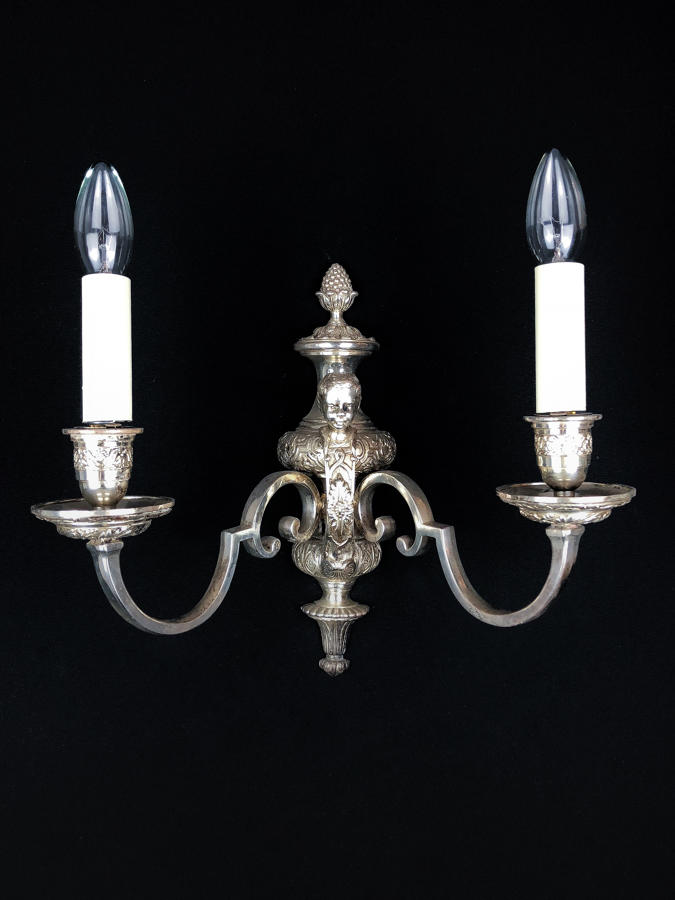 A single Knowle style wall light