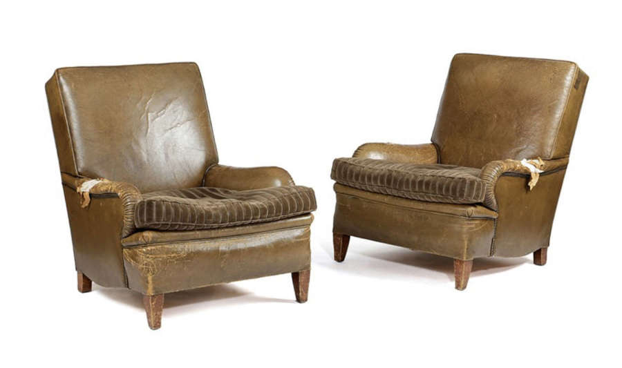 A PAIR OF LEATHER EASY ARMCHAIRS IN HOWARD STYLE