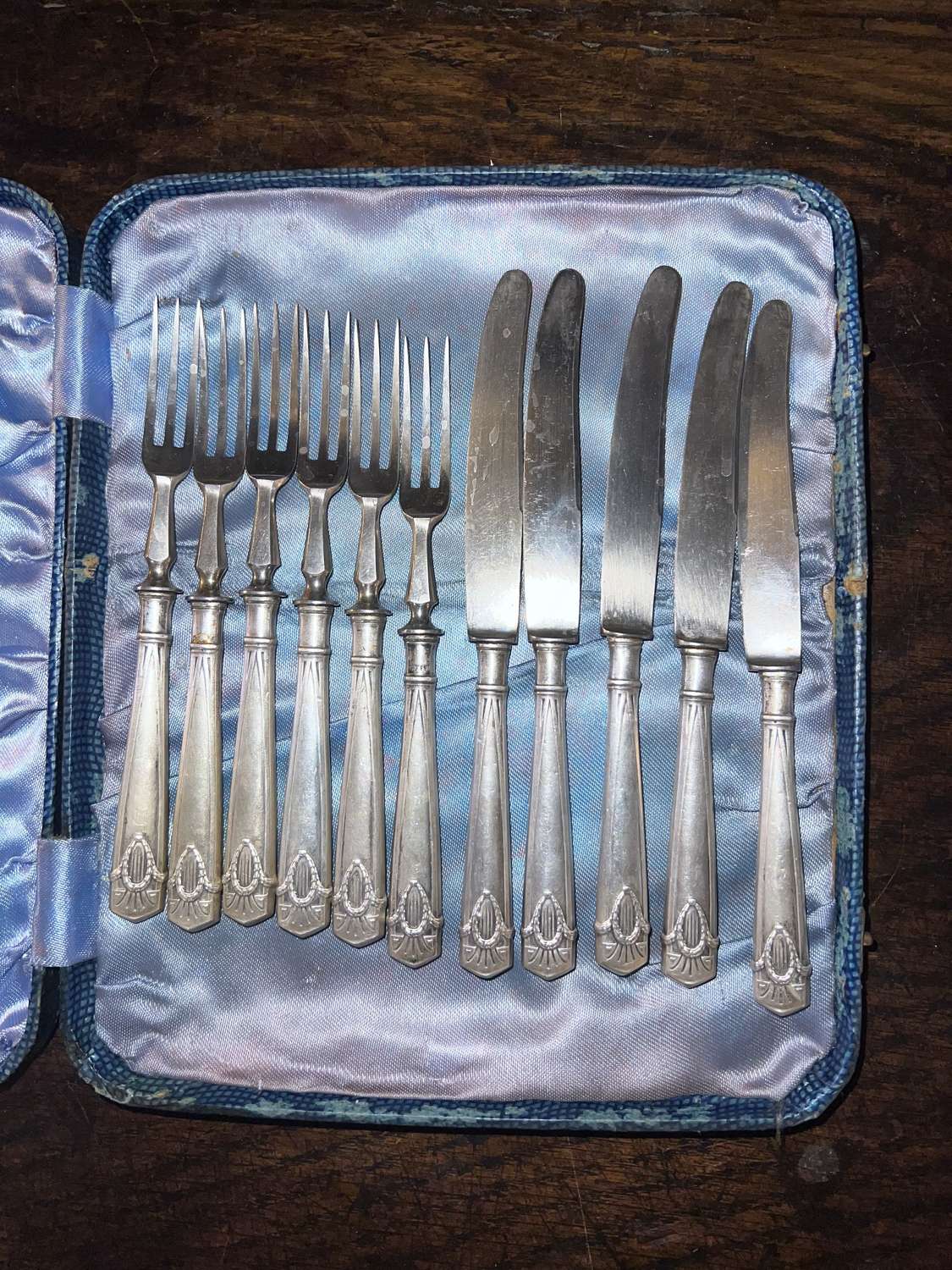 Continental pastry knife and forks
