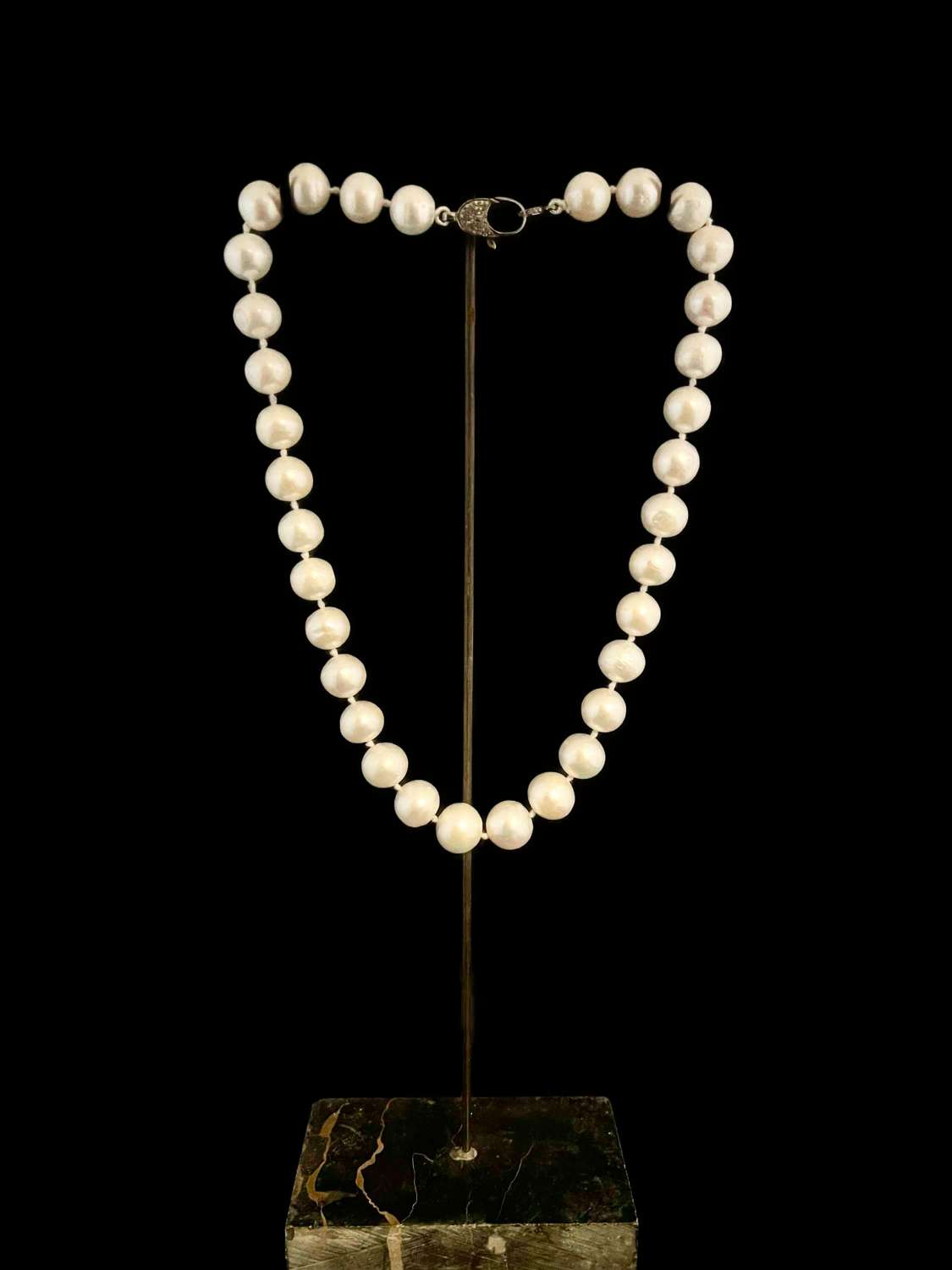 A fresh water pearls necklace