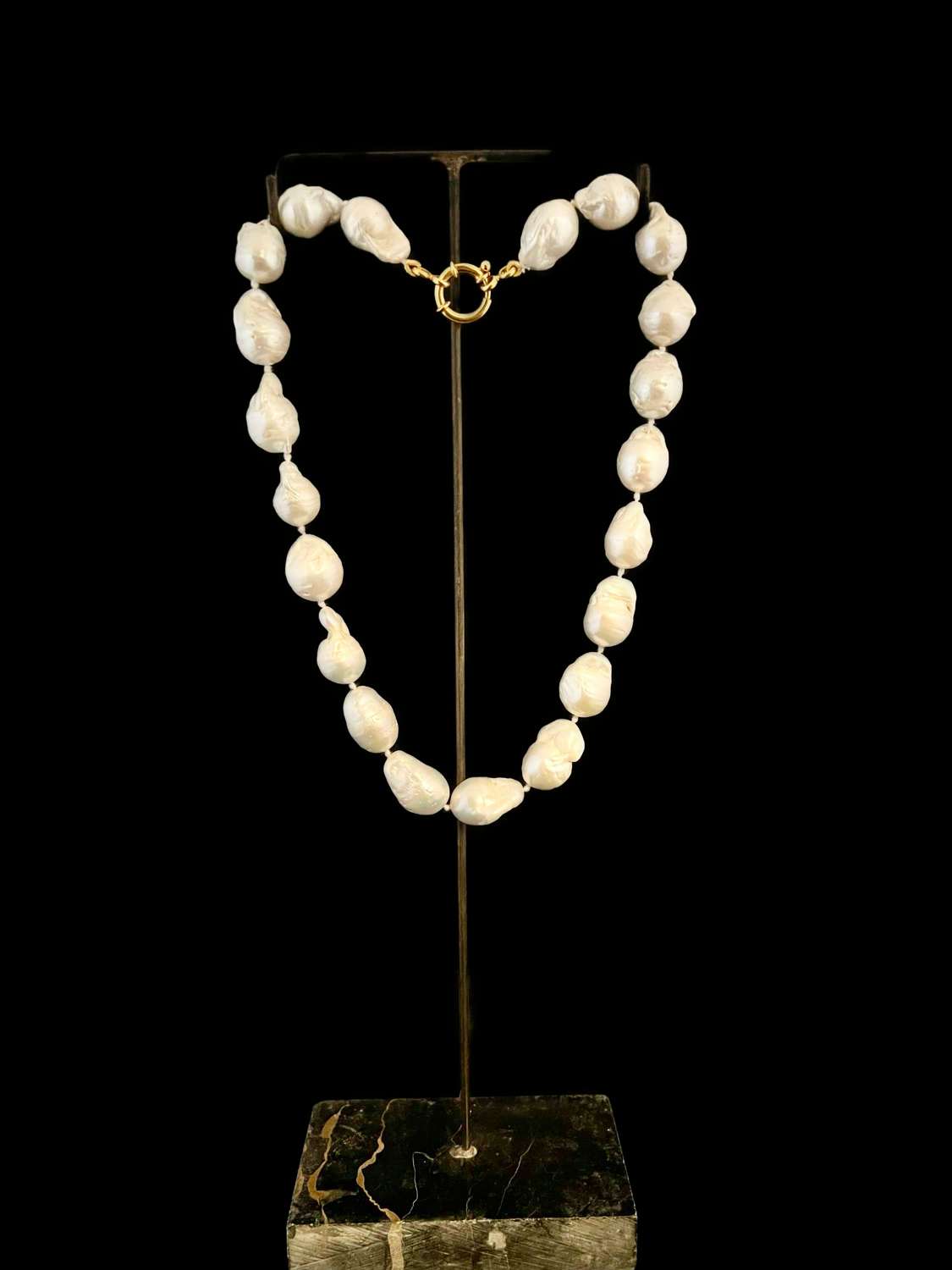 A pearl necklace with gold clasp