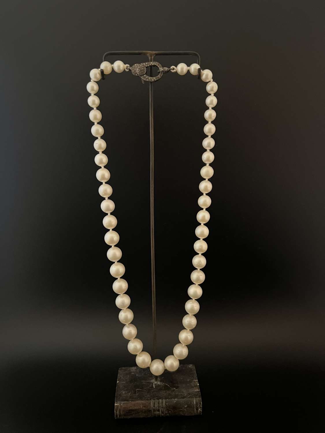 Self sea per necklace with diamond clasp