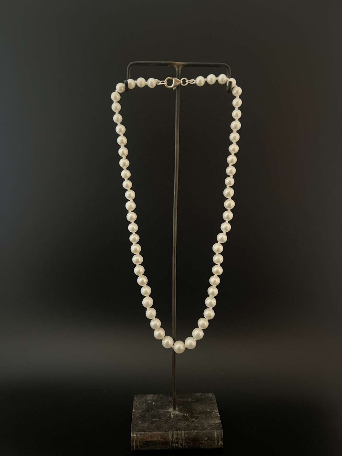 Long peal necklace